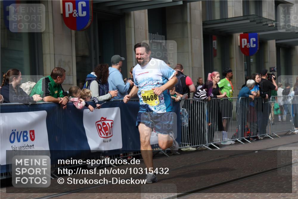 13.09.2026 - 21. swb-Marathon Bremen Strokosch-Dieckow http://msf.ph/oto/10315432 13.09.2026 10:56:59 Ziel 10166, 10226, 10300, 10394, 10517, 10518, 10578, 10687, 10700, 10772, 10969, 11236, 11292, 11365, 11484, 11498, 11609, 11667, 11734, 12037, 12111, 12263, 12372, 12382, 12383, 12400, 12411, 10157, 10408, 10486, 10540, 10610, 10721, 10771, 10824, 10888, 10936, 11000, 11064, 11079, 11328, 11474, 11601, 11872, 11946, 12032, 12284, 12434 meine-sportfotos.de