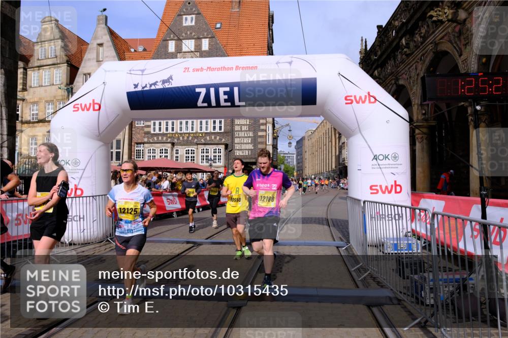 13.09.2026 - 21. swb-Marathon Bremen Tim E. http://msf.ph/oto/10315435 13.09.2026 10:55:59 Ziel 10203, 10243, 10297, 10374, 10379, 10423, 10529, 10550, 10788, 10809, 10881, 10952, 11377, 11510, 11557, 11748, 11862, 11975, 12030, 12108, 12125, 12150, 12188, 12348 meine-sportfotos.de
