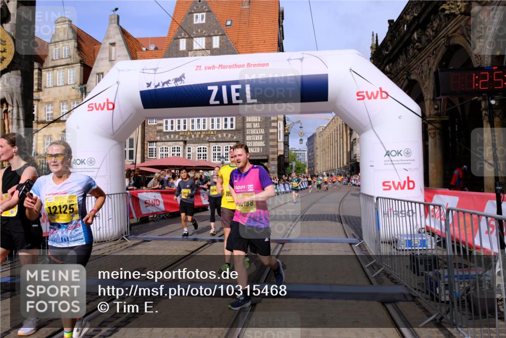 13.09.2026 - 21. swb-Marathon Bremen Tim E. http://msf.ph/oto/10315468 13.09.2026 10:55:59 Ziel 10203, 10243, 10297, 10374, 10379, 10423, 10529, 10550, 10788, 10809, 10881, 10952, 11377, 11510, 11557, 11748, 11862, 11975, 12030, 12108, 12125, 12150, 12188, 12348 meine-sportfotos.de