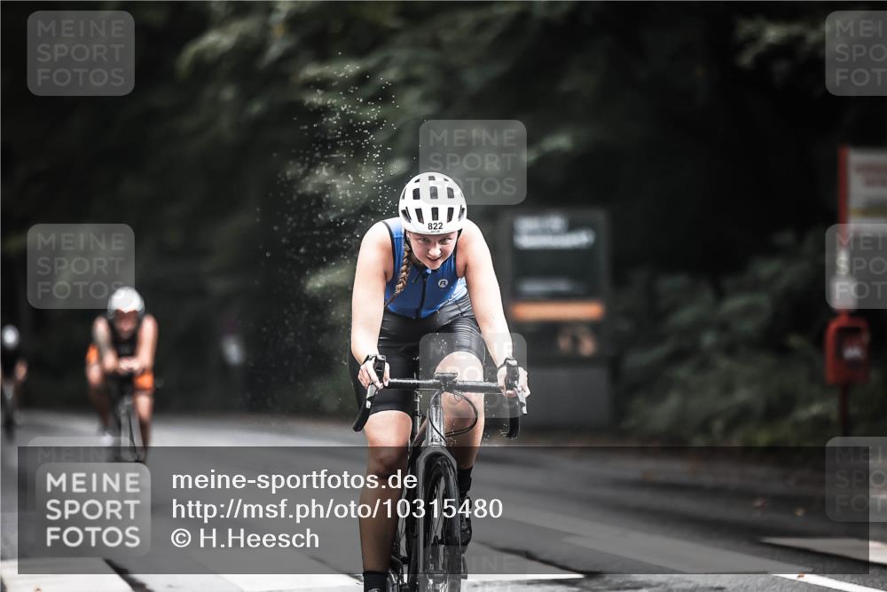 13.09.2026 - Stadtparktriathlon H.Heesch http://msf.ph/oto/10315480 13.09.2026 11:50:46 Radfahren 726, 805, 821, 822, 833, 836, 918 meine-sportfotos.de