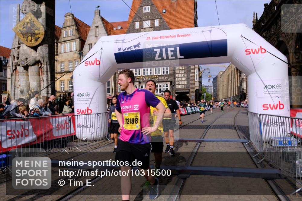 13.09.2026 - 21. swb-Marathon Bremen Tim E. http://msf.ph/oto/10315500 13.09.2026 10:56:00 Ziel 10203, 10243, 10297, 10374, 10379, 10423, 10529, 10550, 10788, 10809, 10881, 10952, 11377, 11510, 11557, 11748, 11862, 11975, 12030, 12108, 12125, 12143, 12150, 12188, 12348 meine-sportfotos.de