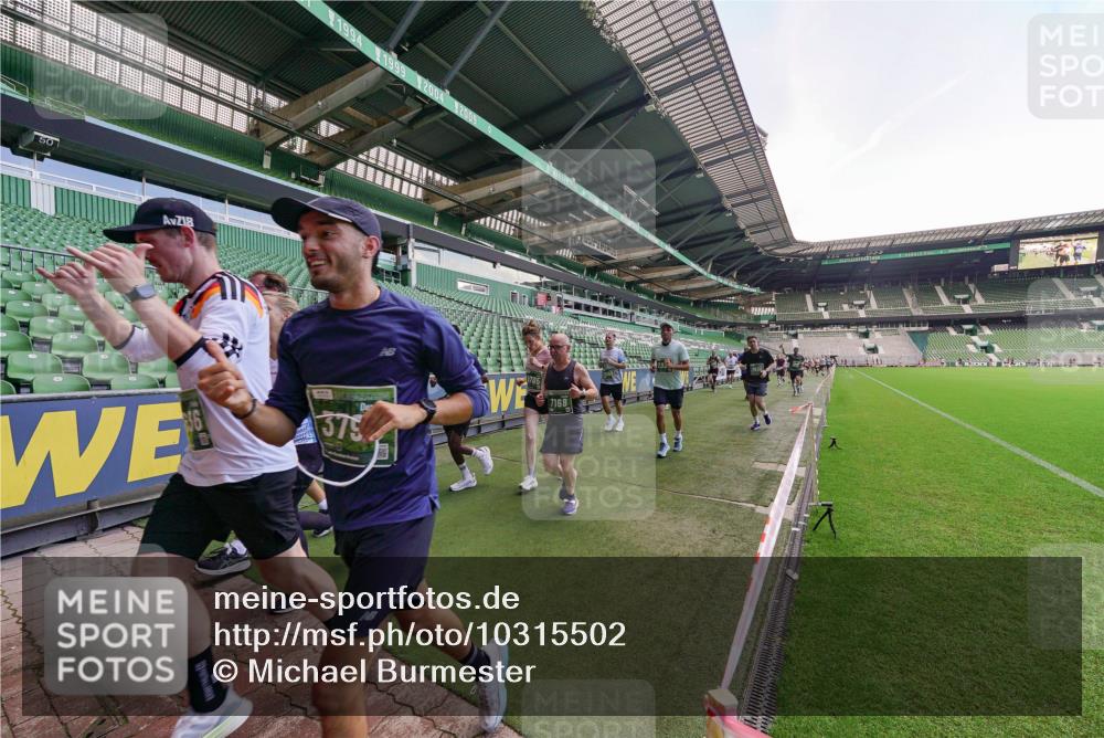 13.09.2026 - 21. swb-Marathon Bremen Michael Burmester http://msf.ph/oto/10315502 13.09.2026 13:11:48 Laufen im Stadion 118, 265, 373, 514, 581, 703, 843, 984, 1113, 1226, 1286, 1334, 1435, 1738, 1849, 1851, 1894, 1936, 1952, 1967, 2202, 2248, 2281, 2284, 2299, 2330, 2333, 2336, 2339, 2342, 2353, 2375, 2377, 2398, 2426, 2432, 2443, 2505, 2531, 2589, 2654, 2659, 2669, 2673, 2682, 2784, 2804, 2815, 2819, 2822, 2836, 2850, 2907, 2932, 2963, 2966, 2976, 3026, 3027, 3079, 3082, 3089, 3143, 3155, 3159, 3174, 3207, 3208, 3308, 3328, 3349, 3352, 3370, 3409, 3410, 3442, 3470, 549, 800 meine-sportfotos.de