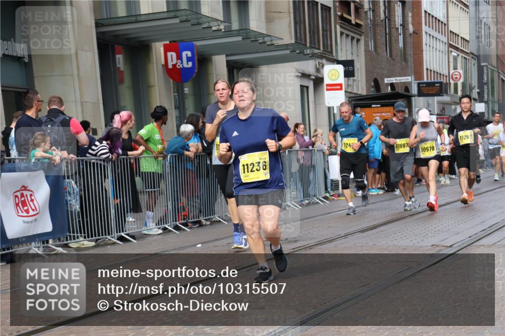 13.09.2026 - 21. swb-Marathon Bremen Strokosch-Dieckow http://msf.ph/oto/10315507 13.09.2026 10:57:02 Ziel 10166, 10177, 10226, 10300, 10394, 10517, 10518, 10578, 10687, 10700, 10969, 11106, 11236, 11292, 11365, 11480, 11484, 11498, 11609, 11667, 11734, 11966, 12037, 12111, 12263, 12372, 12382, 12383, 12400, 12411, 10157, 10408, 10486, 10610, 10771, 10772, 10888, 11000, 11064, 11079, 11328, 11872, 11946, 12032, 12284, 12434 meine-sportfotos.de