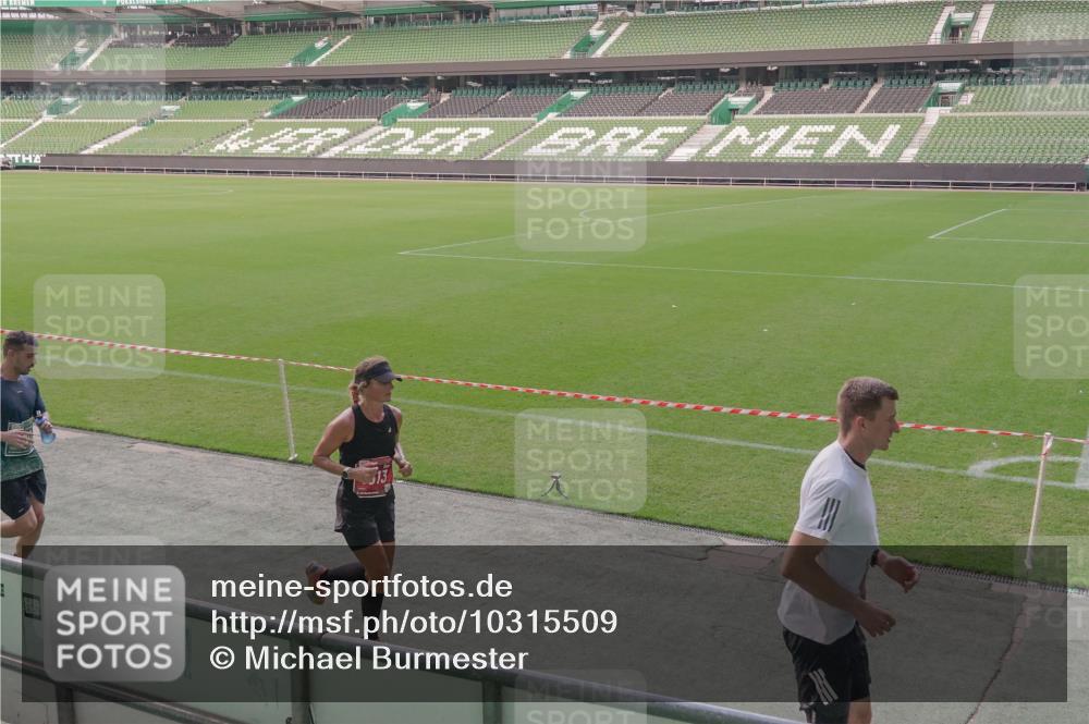 13.09.2026 - 21. swb-Marathon Bremen Michael Burmester http://msf.ph/oto/10315509 13.09.2026 12:50:16 Laufen im Stadion 335, 469, 524, 572, 663, 670, 771, 779, 899, 1510, 1513, 1517, 1605, 1613, 1723, 1748, 1970, 1998, 2052, 2130, 2287, 2288, 2291, 2295, 2347, 2360, 2442, 2444, 2750, 2909, 3043, 3197, 3276, 3330, 3484, 3625, 3647, 3808, 3959, 3973, 4023, 4033, 4082, 4247, 4368, 4384, 4473, 4559, 4743, 4852, 4888, 4898, 4990, 5066, 5111, 5155, 5314, 5377, 5383, 5424, 5517, 5532, 5570, 5585, 5594, 5620, 5627, 5636, 5648, 5696, 6267, 6471, 6652, 6668, 6692, 6842, 6901, 6906, 7109, 7115, 7121 meine-sportfotos.de