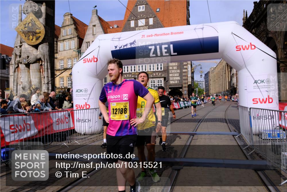 13.09.2026 - 21. swb-Marathon Bremen Tim E. http://msf.ph/oto/10315521 13.09.2026 10:56:01 Ziel 10203, 10243, 10297, 10374, 10379, 10423, 10529, 10550, 10788, 10809, 10881, 10952, 11377, 11510, 11557, 11748, 11862, 11975, 12030, 12108, 12125, 12143, 12150, 12188 meine-sportfotos.de