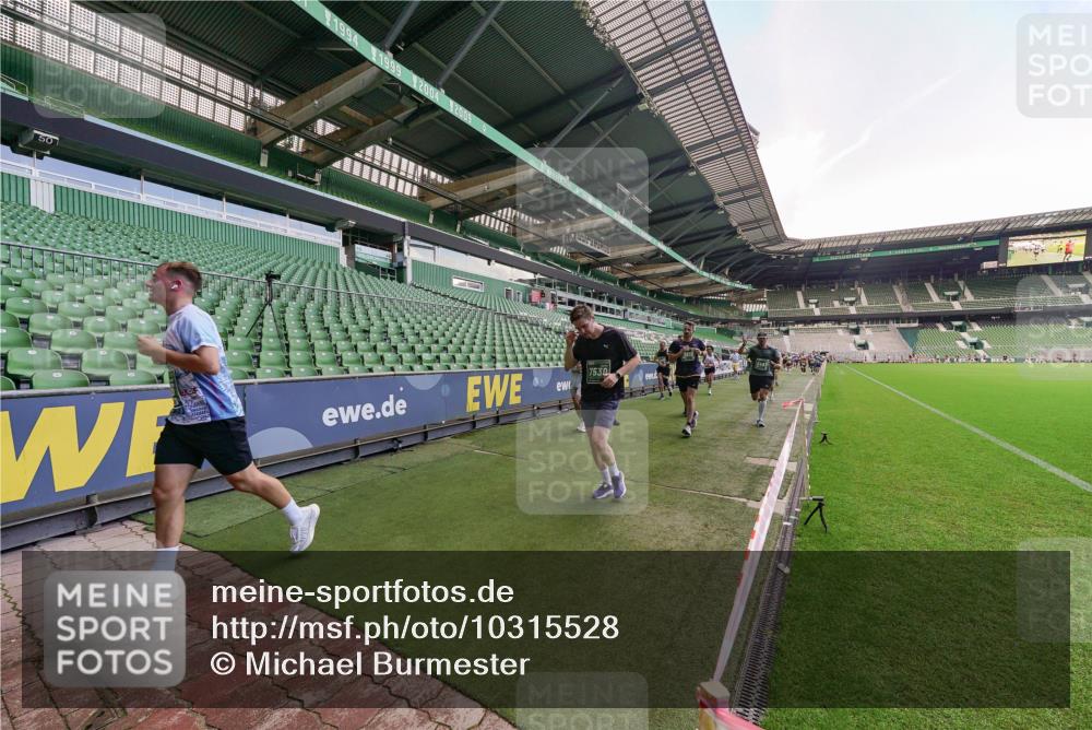13.09.2026 - 21. swb-Marathon Bremen Michael Burmester http://msf.ph/oto/10315528 13.09.2026 13:11:51 Laufen im Stadion 118, 265, 373, 514, 581, 703, 843, 984, 1113, 1226, 1286, 1334, 1435, 1738, 1849, 1851, 1894, 1936, 1952, 1967, 2248, 2281, 2284, 2299, 2330, 2333, 2336, 2342, 2353, 2375, 2377, 2398, 2426, 2432, 2443, 2505, 2531, 2589, 2654, 2659, 2669, 2673, 2784, 2804, 2815, 2819, 2822, 2836, 2850, 2895, 2907, 2932, 2963, 2966, 2976, 3026, 3027, 3079, 3082, 3143, 3155, 3159, 3174, 3207, 3208, 3308, 3328, 3349, 3352, 3370, 3409, 3410, 3442, 3470, 549, 800 meine-sportfotos.de
