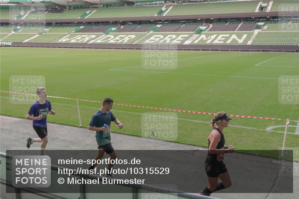13.09.2026 - 21. swb-Marathon Bremen Michael Burmester http://msf.ph/oto/10315529 13.09.2026 12:50:16 Laufen im Stadion 335, 469, 524, 572, 663, 670, 771, 779, 899, 1510, 1513, 1517, 1605, 1613, 1723, 1748, 1970, 1998, 2052, 2130, 2287, 2288, 2291, 2295, 2347, 2360, 2442, 2444, 2750, 2909, 3043, 3197, 3276, 3330, 3484, 3625, 3647, 3808, 3959, 3973, 4023, 4033, 4082, 4247, 4368, 4384, 4473, 4559, 4743, 4852, 4888, 4898, 4990, 5066, 5111, 5155, 5314, 5377, 5383, 5424, 5517, 5532, 5570, 5585, 5594, 5620, 5627, 5636, 5648, 5696, 6267, 6471, 6652, 6668, 6692, 6842, 6901, 6906, 7109, 7115, 7121 meine-sportfotos.de