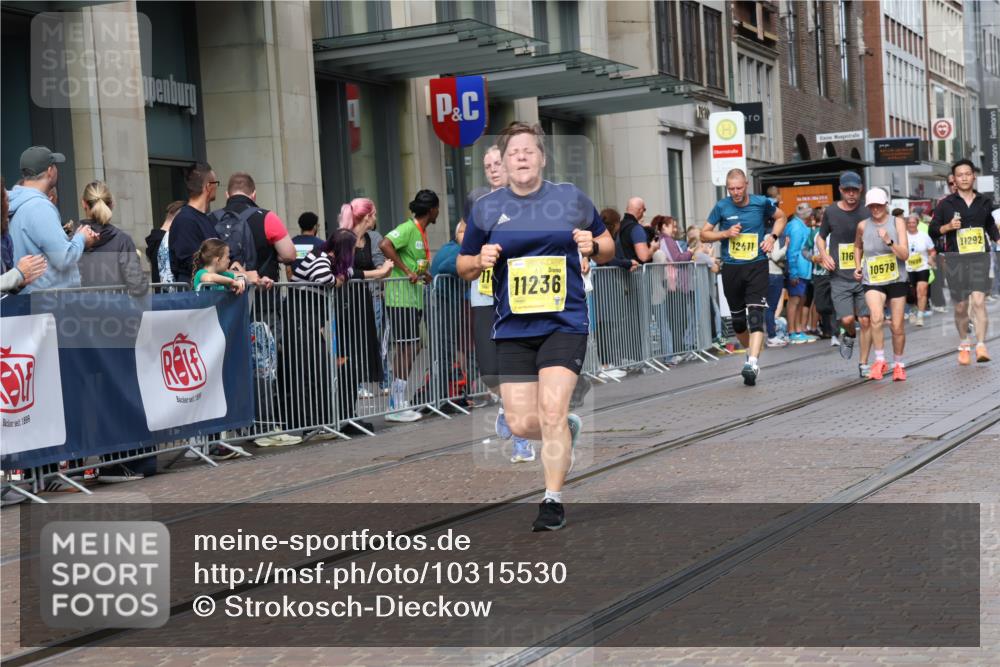 13.09.2026 - 21. swb-Marathon Bremen Strokosch-Dieckow http://msf.ph/oto/10315530 13.09.2026 10:57:02 Ziel 10166, 10177, 10226, 10300, 10394, 10517, 10518, 10578, 10687, 10700, 10969, 11106, 11236, 11292, 11365, 11480, 11484, 11498, 11609, 11667, 11734, 11966, 12037, 12111, 12263, 12372, 12382, 12383, 12400, 12411, 10157, 10408, 10486, 10610, 10771, 10772, 10888, 11000, 11064, 11079, 11328, 11872, 11946, 12032, 12284, 12434 meine-sportfotos.de