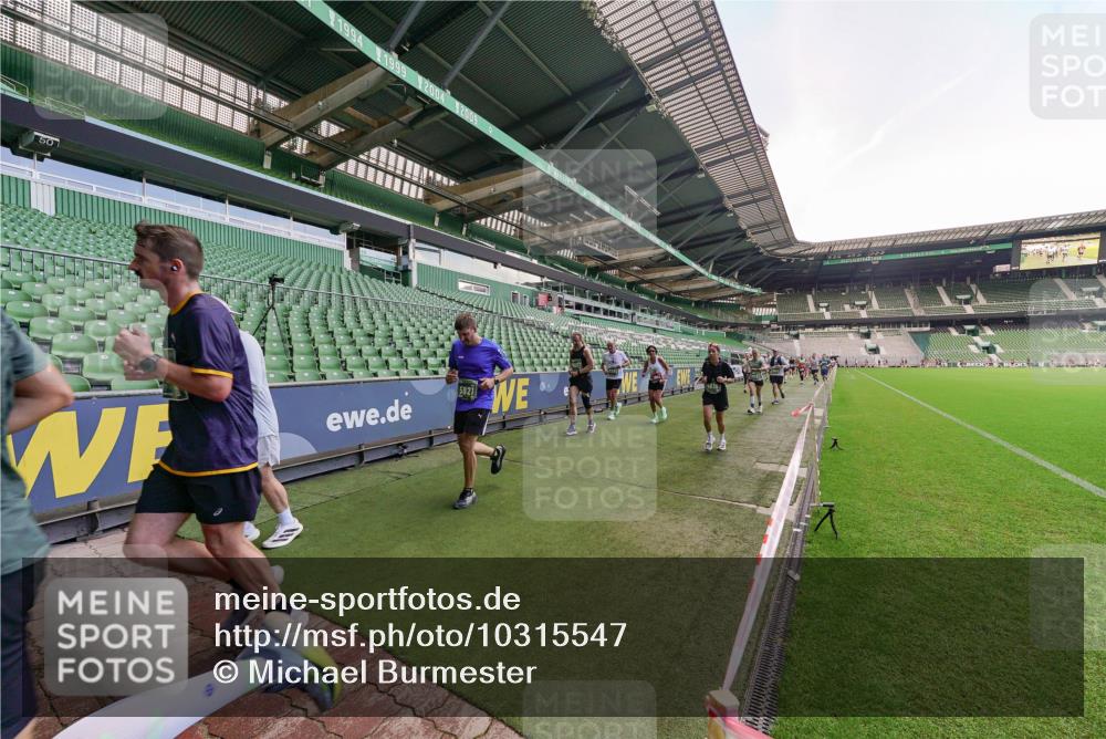 13.09.2026 - 21. swb-Marathon Bremen Michael Burmester http://msf.ph/oto/10315547 13.09.2026 13:11:53 Laufen im Stadion 118, 265, 373, 514, 581, 703, 843, 984, 1113, 1226, 1286, 1334, 1435, 1738, 1849, 1851, 1894, 1936, 1952, 1967, 2248, 2281, 2284, 2299, 2330, 2333, 2336, 2342, 2353, 2375, 2377, 2398, 2426, 2432, 2443, 2505, 2531, 2589, 2654, 2659, 2669, 2673, 2765, 2784, 2804, 2815, 2819, 2822, 2836, 2850, 2895, 2907, 2932, 2963, 2966, 2976, 3026, 3027, 3079, 3082, 3143, 3155, 3159, 3174, 3207, 3208, 3308, 3328, 3349, 3352, 3370, 3409, 3442, 3470, 549, 800 meine-sportfotos.de
