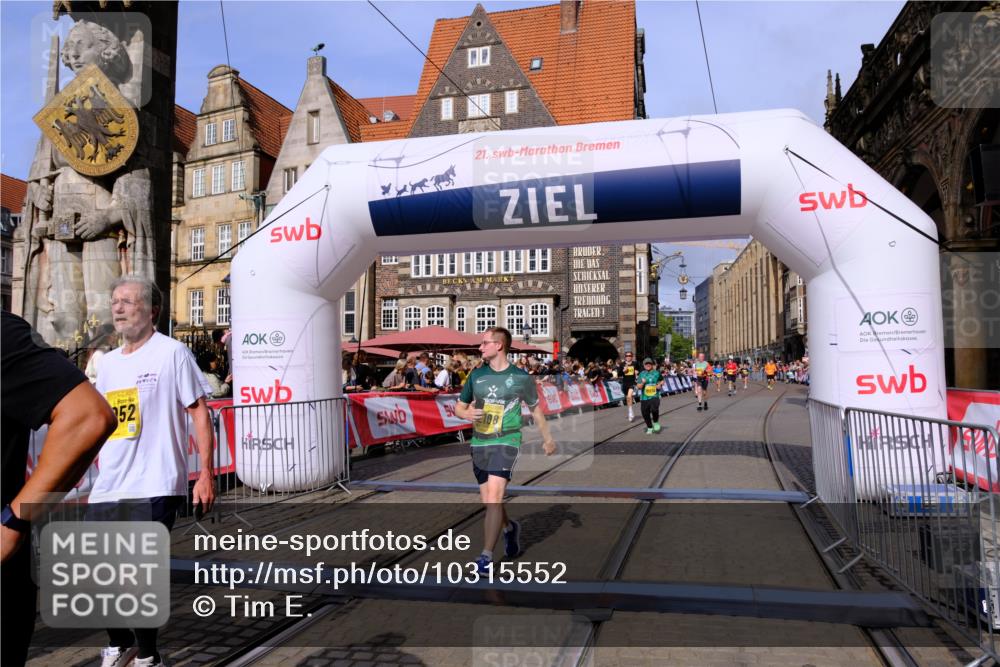 13.09.2026 - 21. swb-Marathon Bremen Tim E. http://msf.ph/oto/10315552 13.09.2026 10:56:04 Ziel 10243, 10374, 10379, 10423, 10529, 10550, 10703, 10809, 10881, 10952, 11377, 11510, 11557, 12108, 12125, 12143, 12188 meine-sportfotos.de