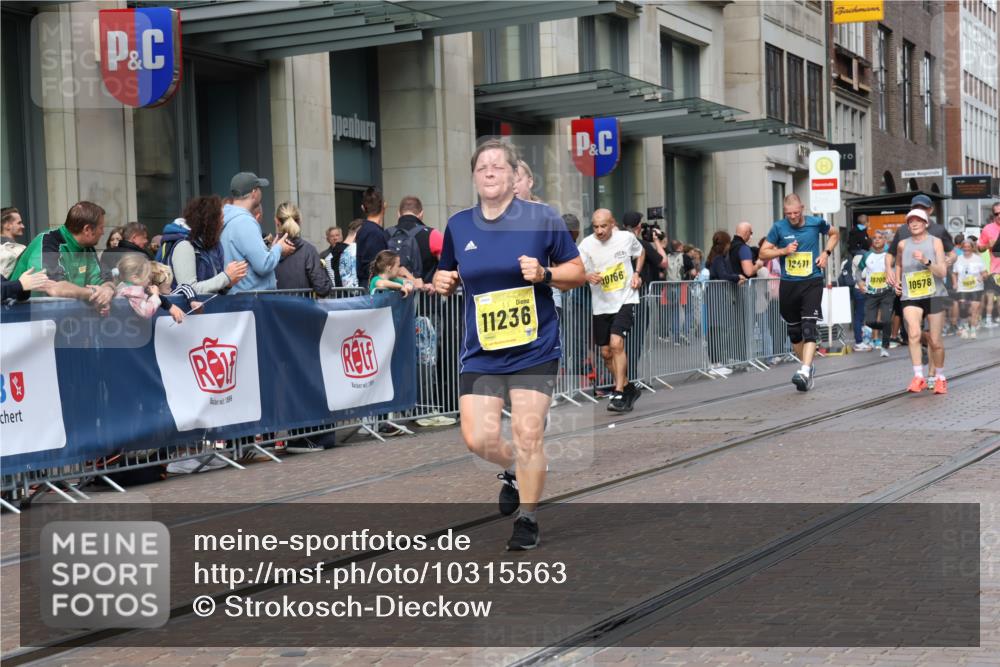 13.09.2026 - 21. swb-Marathon Bremen Strokosch-Dieckow http://msf.ph/oto/10315563 13.09.2026 10:57:02 Ziel 10166, 10177, 10226, 10300, 10394, 10517, 10518, 10578, 10687, 10700, 10969, 11106, 11236, 11292, 11365, 11480, 11484, 11498, 11609, 11667, 11734, 11966, 12037, 12111, 12263, 12372, 12382, 12383, 12400, 12411, 10157, 10408, 10486, 10610, 10771, 10772, 10888, 11000, 11064, 11079, 11328, 11872, 11946, 12032, 12284, 12434 meine-sportfotos.de