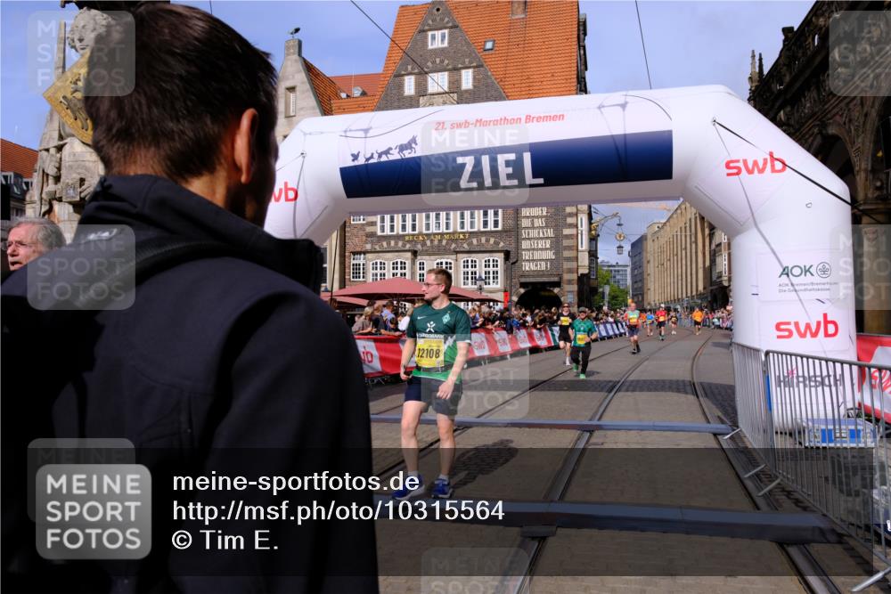 13.09.2026 - 21. swb-Marathon Bremen Tim E. http://msf.ph/oto/10315564 13.09.2026 10:56:04 Ziel 10243, 10374, 10379, 10423, 10529, 10550, 10703, 10809, 10881, 10952, 11377, 11510, 11557, 12108, 12125, 12143, 12188 meine-sportfotos.de