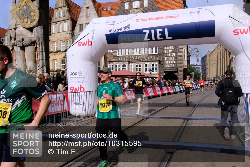 13.09.2026 - 21. swb-Marathon Bremen Tim E. http://msf.ph/oto/10315595 13.09.2026 10:56:08 Ziel 10243, 10374, 10423, 10550, 10690, 10703, 10809, 10952, 11510, 11972, 12061, 12108, 12125, 12143, 12188, 12484 meine-sportfotos.de