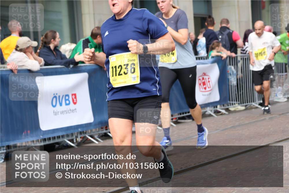 13.09.2026 - 21. swb-Marathon Bremen Strokosch-Dieckow http://msf.ph/oto/10315608 13.09.2026 10:57:03 Ziel 10166, 10177, 10226, 10300, 10394, 10517, 10518, 10578, 10687, 10700, 10969, 11106, 11236, 11292, 11365, 11480, 11484, 11498, 11609, 11667, 11734, 11965, 11966, 12037, 12111, 12263, 12372, 12382, 12383, 12400, 12411, 10157, 10408, 10486, 10610, 10771, 10772, 10888, 11000, 11079, 11328, 11872, 11946, 12032, 12284, 12434 meine-sportfotos.de