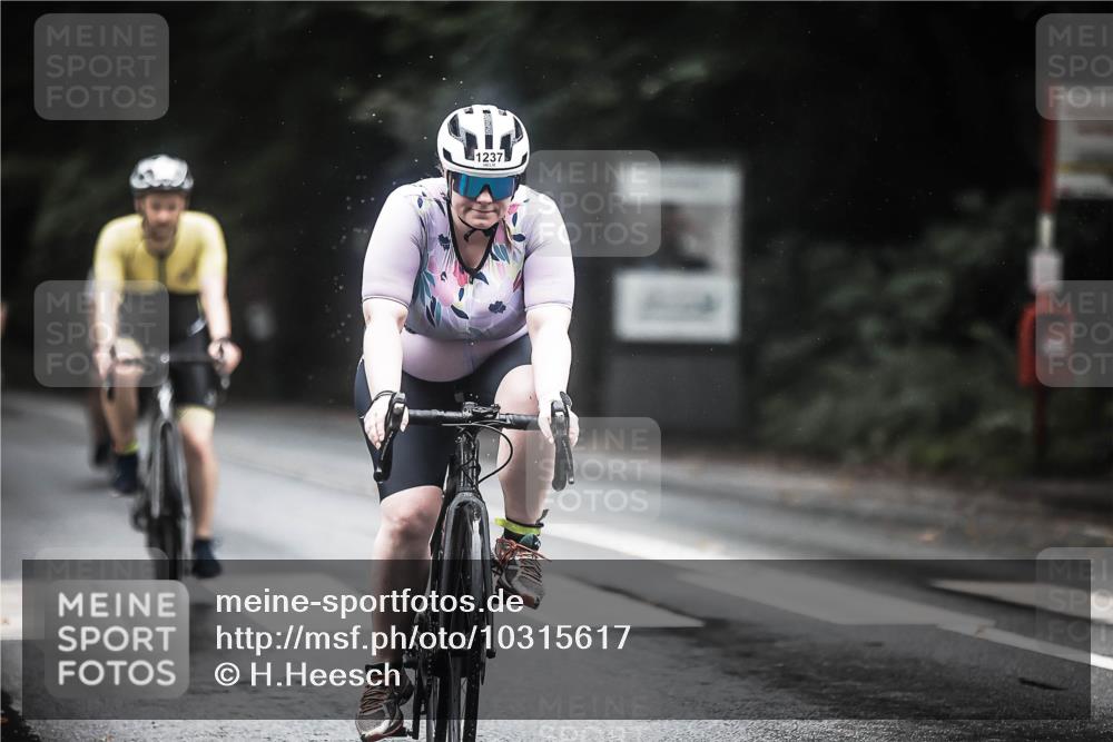 13.09.2026 - Stadtparktriathlon H.Heesch http://msf.ph/oto/10315617 13.09.2026 12:58:29 Radfahren 1212, 1237, 1281, 1295, 1312, 1336, 1383 meine-sportfotos.de
