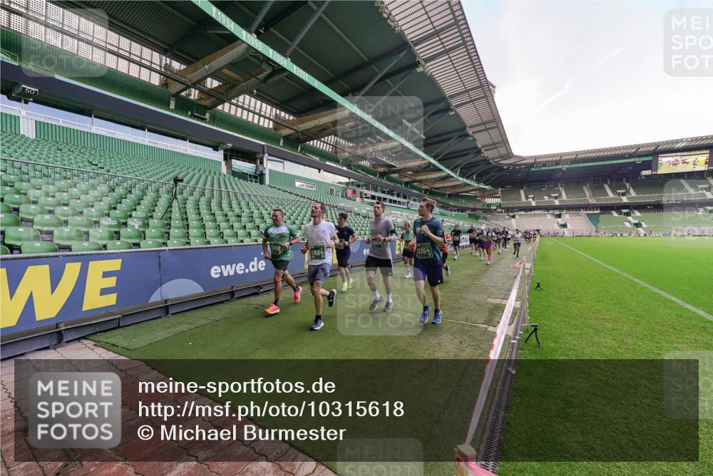 13.09.2026 - 21. swb-Marathon Bremen Michael Burmester http://msf.ph/oto/10315618 13.09.2026 13:12:01 Laufen im Stadion 118, 265, 373, 514, 581, 703, 843, 984, 1113, 1226, 1286, 1334, 1435, 1738, 1849, 1851, 1936, 1952, 1967, 2005, 2248, 2264, 2281, 2299, 2330, 2333, 2336, 2353, 2375, 2377, 2398, 2426, 2432, 2443, 2505, 2531, 2589, 2659, 2669, 2673, 2765, 2784, 2804, 2815, 2822, 2836, 2850, 2860, 2895, 2907, 2963, 2966, 2975, 2976, 3026, 3027, 3079, 3082, 3143, 3155, 3159, 3174, 3207, 3208, 3308, 3328, 3349, 3352, 3409, 3434, 3442, 3470, 549, 800 meine-sportfotos.de