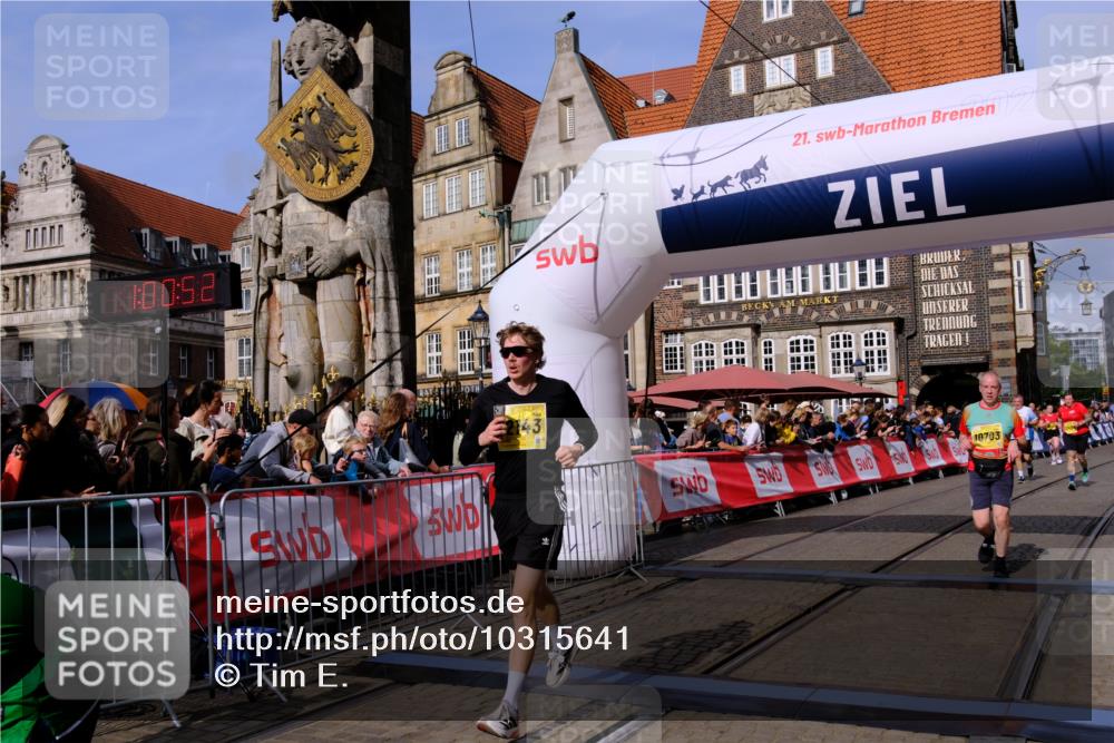 13.09.2026 - 21. swb-Marathon Bremen Tim E. http://msf.ph/oto/10315641 13.09.2026 10:56:09 Ziel 10243, 10374, 10423, 10550, 10690, 10703, 10809, 10952, 11510, 11972, 12061, 12108, 12125, 12143, 12188, 12484, 13565 meine-sportfotos.de