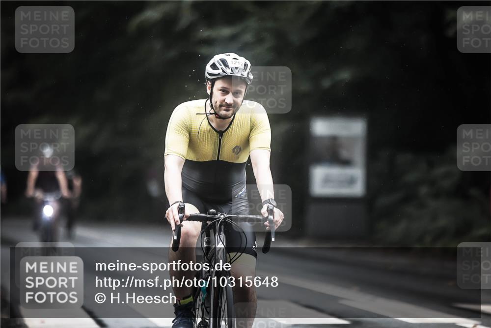 13.09.2026 - Stadtparktriathlon H.Heesch http://msf.ph/oto/10315648 13.09.2026 12:58:30 Radfahren 1212, 1237, 1295, 1300, 1312, 1336, 1383 meine-sportfotos.de