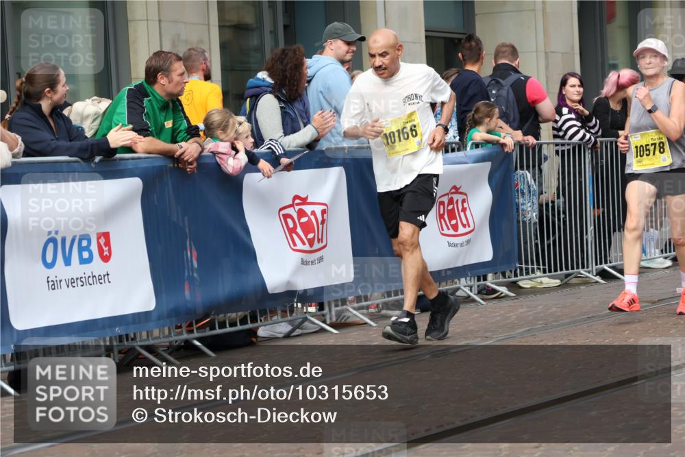 13.09.2026 - 21. swb-Marathon Bremen Strokosch-Dieckow http://msf.ph/oto/10315653 13.09.2026 10:57:05 Ziel 10166, 10177, 10226, 10300, 10394, 10517, 10518, 10578, 10687, 10700, 10969, 11106, 11236, 11292, 11365, 11480, 11484, 11498, 11609, 11667, 11734, 11965, 11966, 12037, 12111, 12263, 12372, 12382, 12383, 12400, 12411, 10157, 10408, 10610, 10772, 11000, 11079, 11236, 11328, 11484, 11872, 11946, 12032, 12284, 12434 meine-sportfotos.de