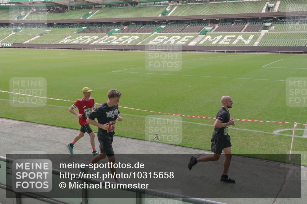 13.09.2026 - 21. swb-Marathon Bremen Michael Burmester http://msf.ph/oto/10315658 13.09.2026 12:50:21 Laufen im Stadion 335, 469, 524, 663, 670, 771, 779, 899, 1510, 1513, 1517, 1605, 1613, 1723, 1748, 1970, 1998, 2052, 2130, 2287, 2288, 2291, 2295, 2347, 2360, 2442, 2444, 2750, 2909, 3043, 3197, 3330, 3484, 3625, 3647, 3808, 3959, 3973, 4023, 4033, 4247, 4368, 4384, 4473, 4559, 4743, 4852, 4888, 4898, 4990, 5066, 5111, 5155, 5314, 5377, 5383, 5517, 5532, 5570, 5585, 5594, 5620, 5627, 5636, 5648, 5696, 6267, 6471, 6652, 6668, 6692, 6842, 6901, 6906, 7109, 7115, 7121, 8033 meine-sportfotos.de