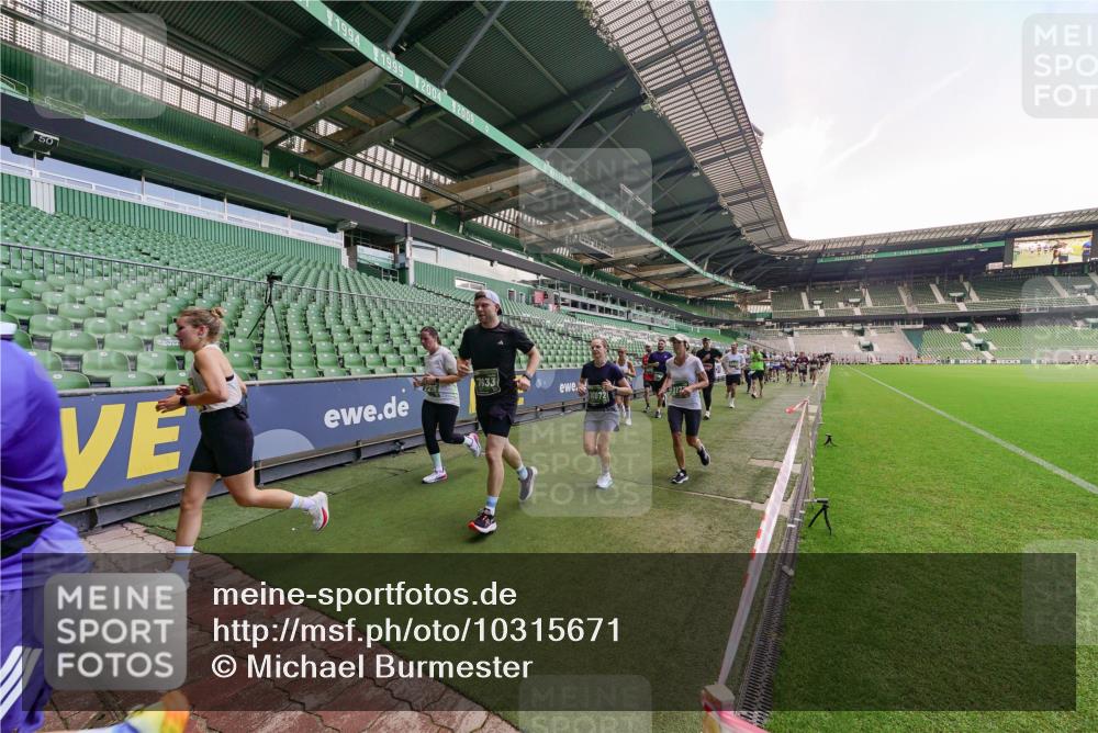 13.09.2026 - 21. swb-Marathon Bremen Michael Burmester http://msf.ph/oto/10315671 13.09.2026 13:12:06 Laufen im Stadion 118, 265, 373, 514, 581, 703, 843, 984, 1113, 1226, 1286, 1334, 1435, 1849, 1851, 1936, 1952, 2005, 2248, 2264, 2281, 2299, 2330, 2333, 2336, 2353, 2375, 2377, 2398, 2426, 2432, 2443, 2478, 2505, 2531, 2589, 2659, 2669, 2673, 2684, 2765, 2784, 2804, 2815, 2822, 2836, 2850, 2860, 2895, 2907, 2963, 2966, 2975, 2976, 3026, 3027, 3079, 3082, 3143, 3155, 3159, 3174, 3207, 3293, 3308, 3328, 3349, 3352, 3409, 3434, 3442, 3470, 549, 800 meine-sportfotos.de
