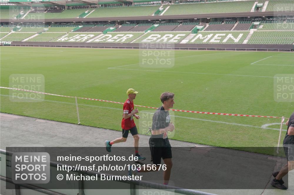 13.09.2026 - 21. swb-Marathon Bremen Michael Burmester http://msf.ph/oto/10315676 13.09.2026 12:50:21 Laufen im Stadion 335, 469, 524, 663, 670, 771, 779, 899, 1510, 1513, 1517, 1605, 1613, 1723, 1748, 1970, 1998, 2052, 2130, 2287, 2288, 2291, 2295, 2347, 2360, 2442, 2444, 2750, 2909, 3043, 3197, 3330, 3484, 3625, 3647, 3808, 3959, 3973, 4023, 4033, 4247, 4368, 4384, 4473, 4559, 4743, 4852, 4888, 4898, 4990, 5066, 5111, 5155, 5314, 5377, 5383, 5517, 5532, 5570, 5585, 5594, 5620, 5627, 5636, 5648, 5696, 6267, 6471, 6652, 6668, 6692, 6842, 6901, 6906, 7109, 7115, 7121, 8033 meine-sportfotos.de