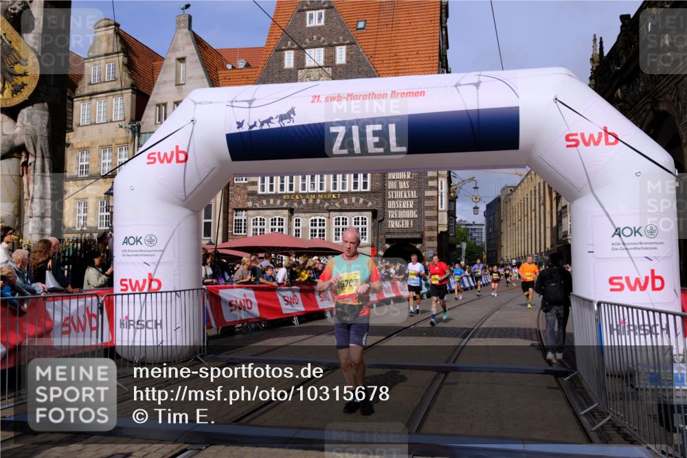 13.09.2026 - 21. swb-Marathon Bremen Tim E. http://msf.ph/oto/10315678 13.09.2026 10:56:10 Ziel 10243, 10298, 10374, 10550, 10690, 10703, 10952, 11510, 11790, 11972, 12061, 12108, 12143, 12484, 13565 meine-sportfotos.de