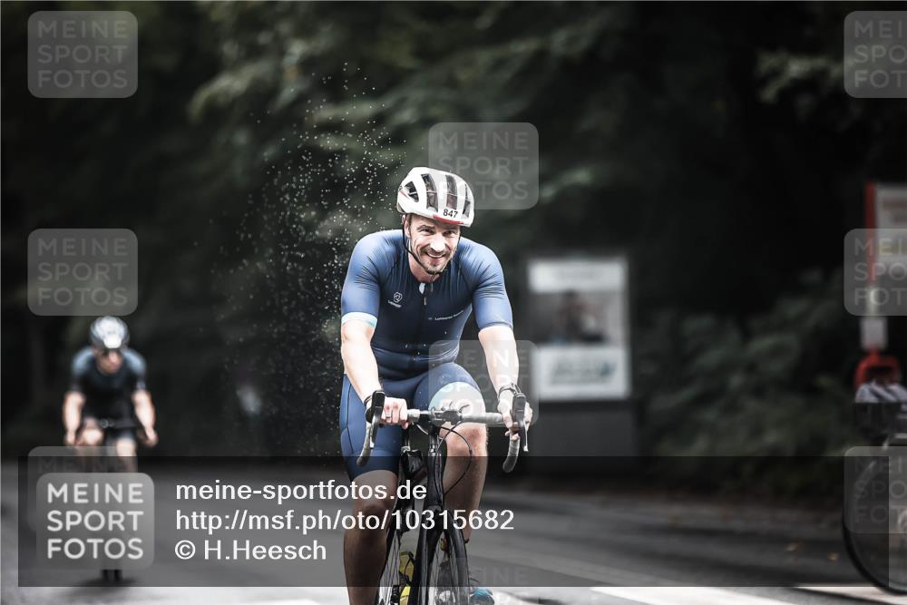 13.09.2026 - Stadtparktriathlon H.Heesch http://msf.ph/oto/10315682 13.09.2026 11:50:56 Radfahren 833, 836, 847, 923 meine-sportfotos.de
