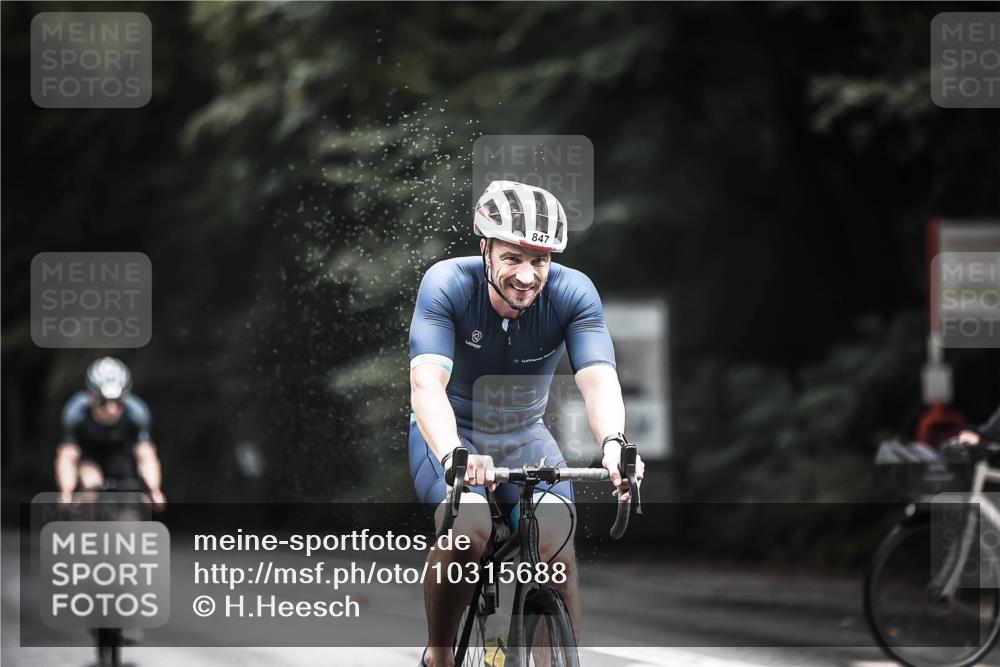 13.09.2026 - Stadtparktriathlon H.Heesch http://msf.ph/oto/10315688 13.09.2026 11:50:56 Radfahren 833, 836, 847, 923 meine-sportfotos.de
