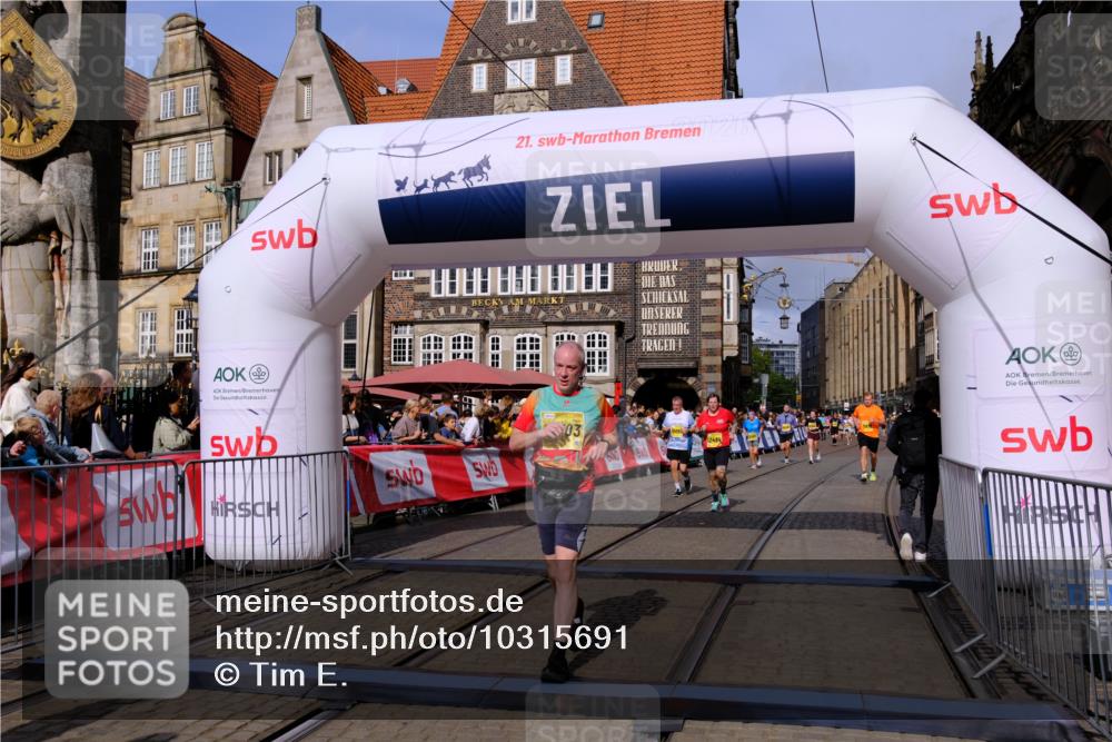 13.09.2026 - 21. swb-Marathon Bremen Tim E. http://msf.ph/oto/10315691 13.09.2026 10:56:11 Ziel 10243, 10298, 10374, 10690, 10703, 10952, 11510, 11790, 11972, 12061, 12108, 12143, 12484, 13565 meine-sportfotos.de