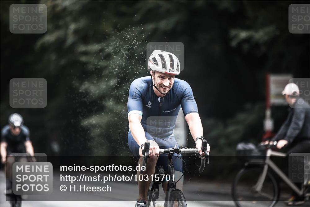 13.09.2026 - Stadtparktriathlon H.Heesch http://msf.ph/oto/10315701 13.09.2026 11:50:57 Radfahren 833, 836, 847, 923 meine-sportfotos.de