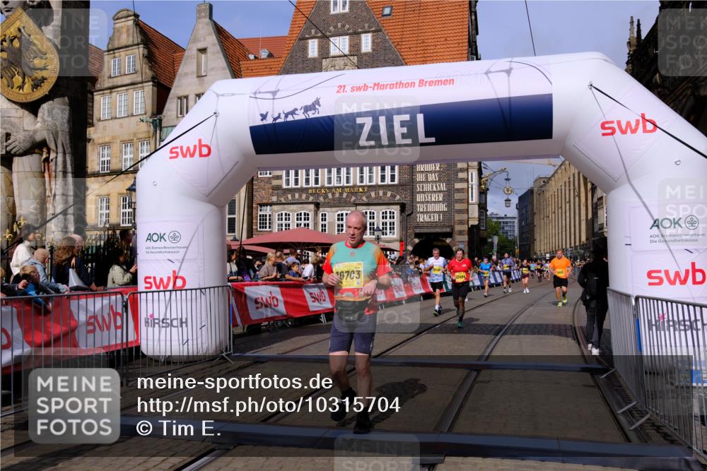13.09.2026 - 21. swb-Marathon Bremen Tim E. http://msf.ph/oto/10315704 13.09.2026 10:56:11 Ziel 10243, 10298, 10374, 10690, 10703, 10952, 11510, 11790, 11972, 12061, 12108, 12143, 12484, 13565 meine-sportfotos.de