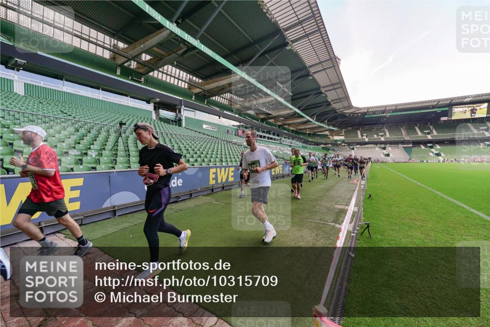 13.09.2026 - 21. swb-Marathon Bremen Michael Burmester http://msf.ph/oto/10315709 13.09.2026 13:12:10 Laufen im Stadion 118, 183, 265, 373, 514, 581, 703, 843, 933, 984, 1113, 1226, 1286, 1334, 1435, 1849, 1851, 1936, 1952, 2005, 2248, 2264, 2281, 2299, 2330, 2336, 2353, 2375, 2377, 2398, 2426, 2443, 2478, 2505, 2531, 2589, 2659, 2669, 2673, 2684, 2765, 2784, 2804, 2815, 2822, 2836, 2850, 2860, 2895, 2907, 2963, 2966, 2975, 2976, 3026, 3027, 3079, 3082, 3143, 3155, 3159, 3174, 3207, 3293, 3308, 3328, 3349, 3352, 3409, 3434, 3442, 549, 800 meine-sportfotos.de