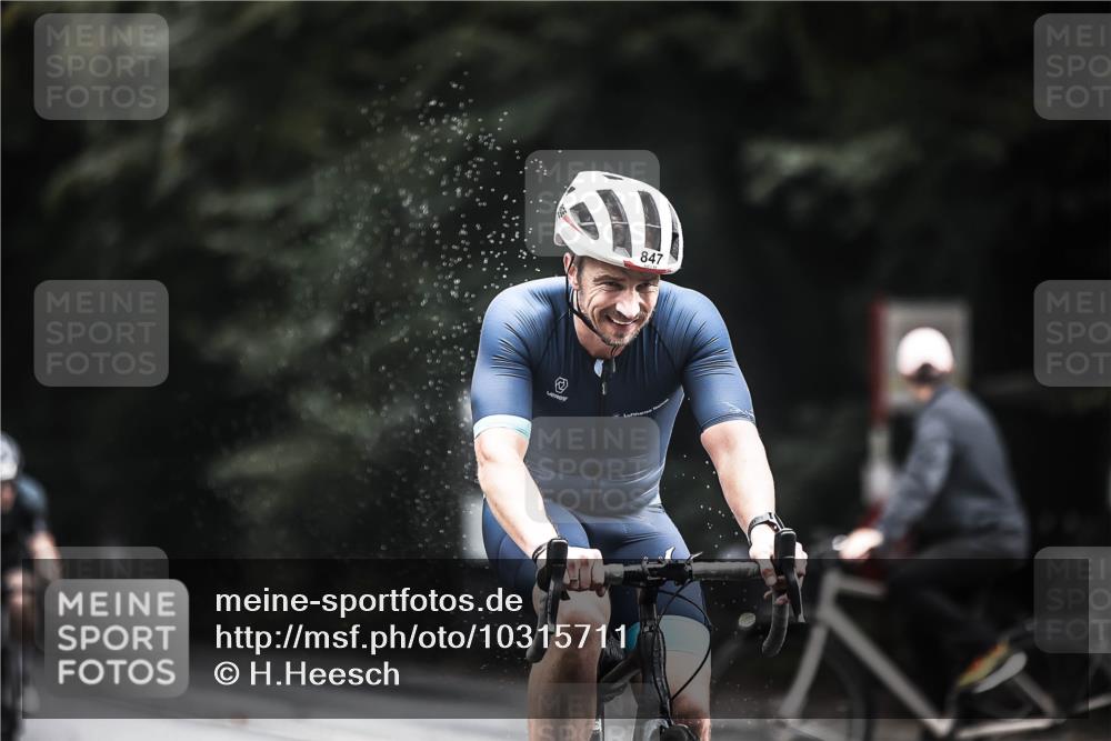 13.09.2026 - Stadtparktriathlon H.Heesch http://msf.ph/oto/10315711 13.09.2026 11:50:57 Radfahren 833, 836, 847, 923 meine-sportfotos.de