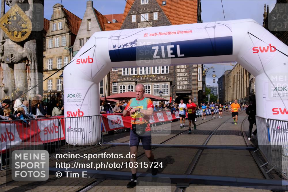 13.09.2026 - 21. swb-Marathon Bremen Tim E. http://msf.ph/oto/10315724 13.09.2026 10:56:11 Ziel 10243, 10298, 10374, 10690, 10703, 10952, 11510, 11790, 11972, 12061, 12108, 12143, 12484, 13565 meine-sportfotos.de