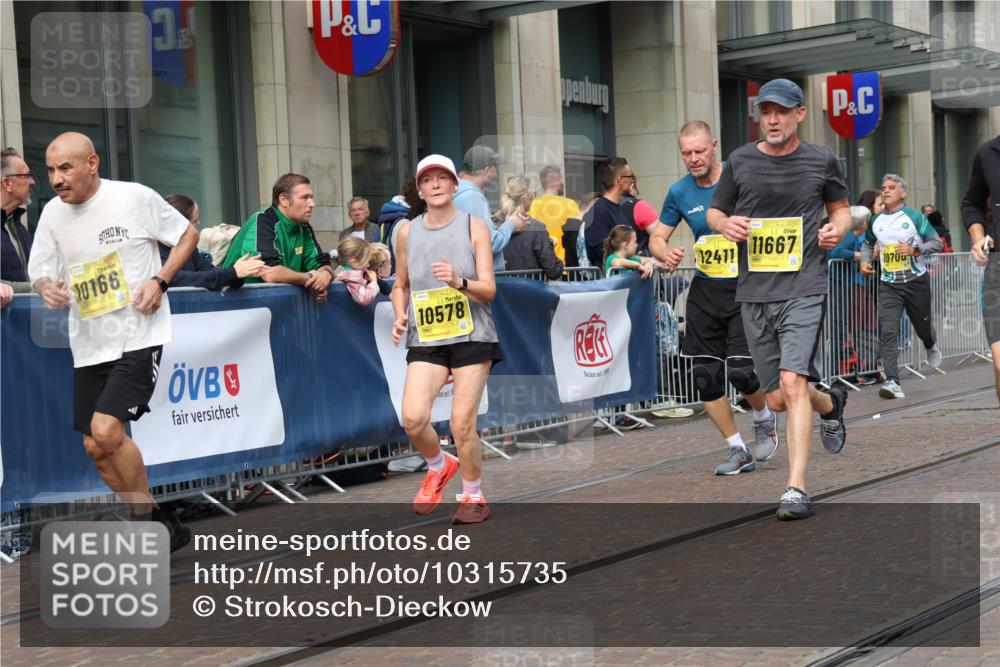 13.09.2026 - 21. swb-Marathon Bremen Strokosch-Dieckow http://msf.ph/oto/10315735 13.09.2026 10:57:06 Ziel 10166, 10177, 10226, 10300, 10394, 10517, 10518, 10578, 10687, 10700, 10969, 11106, 11292, 11365, 11480, 11498, 11609, 11667, 11734, 11965, 11966, 12037, 12111, 12263, 12372, 12382, 12383, 12400, 12411, 10157, 10408, 10610, 10700, 10772, 11000, 11079, 11236, 11292, 11328, 11484, 11872, 11946, 12032, 12284, 12434 meine-sportfotos.de