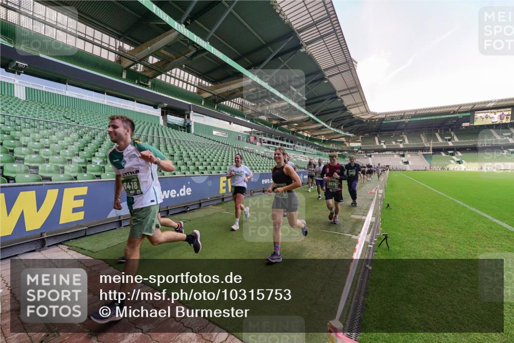 13.09.2026 - 21. swb-Marathon Bremen Michael Burmester http://msf.ph/oto/10315753 13.09.2026 13:12:14 Laufen im Stadion 118, 183, 265, 514, 695, 703, 843, 933, 984, 1113, 1226, 1286, 1334, 1435, 1849, 1851, 1936, 1952, 2005, 2248, 2264, 2281, 2299, 2330, 2336, 2353, 2375, 2377, 2398, 2426, 2443, 2461, 2478, 2505, 2531, 2589, 2659, 2669, 2673, 2684, 2765, 2784, 2792, 2804, 2815, 2822, 2836, 2850, 2860, 2895, 2907, 2963, 2966, 2975, 2976, 3026, 3027, 3079, 3082, 3143, 3155, 3159, 3207, 3293, 3308, 3328, 3349, 3352, 3409, 3434, 3442, 549, 800 meine-sportfotos.de