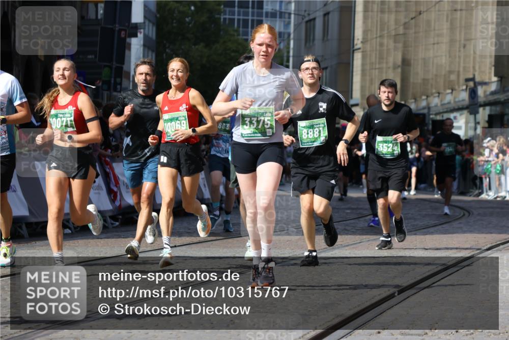 13.09.2026 - 21. swb-Marathon Bremen Strokosch-Dieckow http://msf.ph/oto/10315767 13.09.2026 13:24:30 Ziel 102, 776, 909, 1199, 1250, 2295, 2370, 2491, 2967, 3372, 4559, 5012, 5104, 5208, 5257, 5397, 5481, 5623, 5928, 6105, 6772, 7059, 7069, 7081, 7094, 8082, 8179, 8415, 9087, 9916, 13219, 282, 789, 790, 1516, 1582, 2280, 3375, 3524, 3994, 4198, 4277, 5328, 6626, 8636, 8881, 9264, 9541, 10069, 10071, 10097 meine-sportfotos.de