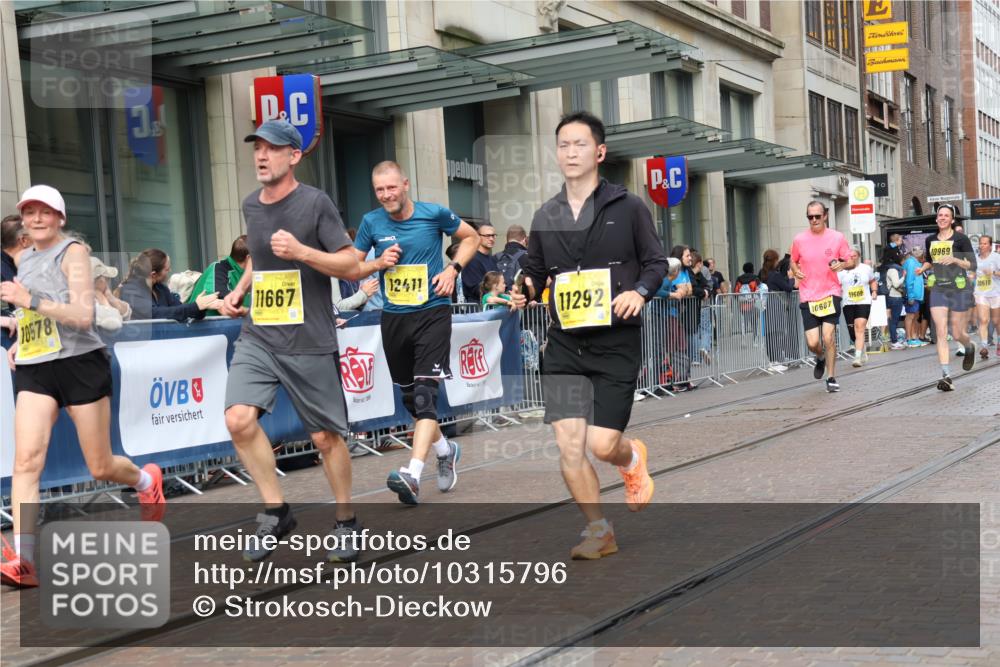 13.09.2026 - 21. swb-Marathon Bremen Strokosch-Dieckow http://msf.ph/oto/10315796 13.09.2026 10:57:07 Ziel 10166, 10177, 10226, 10300, 10394, 10517, 10518, 10578, 10687, 10969, 11106, 11245, 11365, 11480, 11498, 11609, 11667, 11734, 11965, 11966, 12037, 12111, 12263, 12372, 12382, 12383, 12400, 12411, 10157, 10408, 10578, 10610, 10700, 10772, 11000, 11079, 11236, 11292, 11328, 11484, 11667, 11872, 11946, 12032, 12284, 12434 meine-sportfotos.de