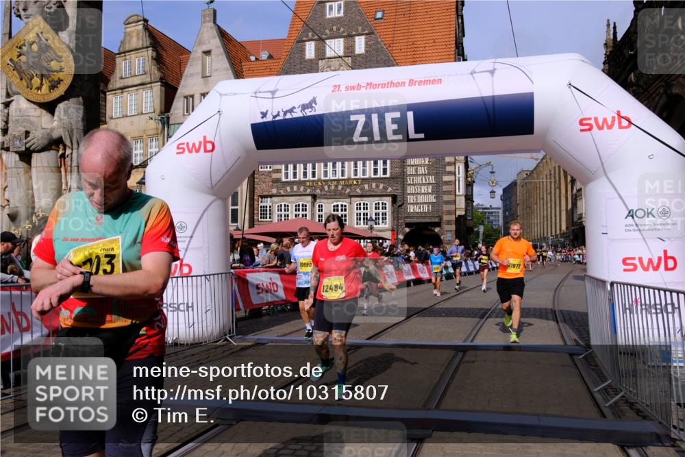 13.09.2026 - 21. swb-Marathon Bremen Tim E. http://msf.ph/oto/10315807 13.09.2026 10:56:14 Ziel 10298, 10374, 10690, 10703, 10952, 11790, 11972, 12061, 12108, 12143, 12484, 13565 meine-sportfotos.de