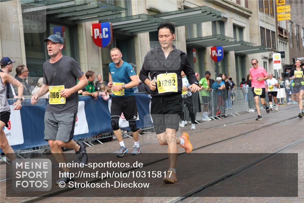 13.09.2026 - 21. swb-Marathon Bremen Strokosch-Dieckow http://msf.ph/oto/10315817 13.09.2026 10:57:07 Ziel 10166, 10177, 10226, 10300, 10394, 10517, 10518, 10578, 10687, 10969, 11106, 11245, 11365, 11480, 11498, 11609, 11667, 11734, 11965, 11966, 12037, 12111, 12263, 12372, 12382, 12383, 12400, 12411, 10157, 10408, 10578, 10610, 10700, 10772, 11000, 11079, 11236, 11292, 11328, 11484, 11667, 11872, 11946, 12032, 12284, 12434 meine-sportfotos.de