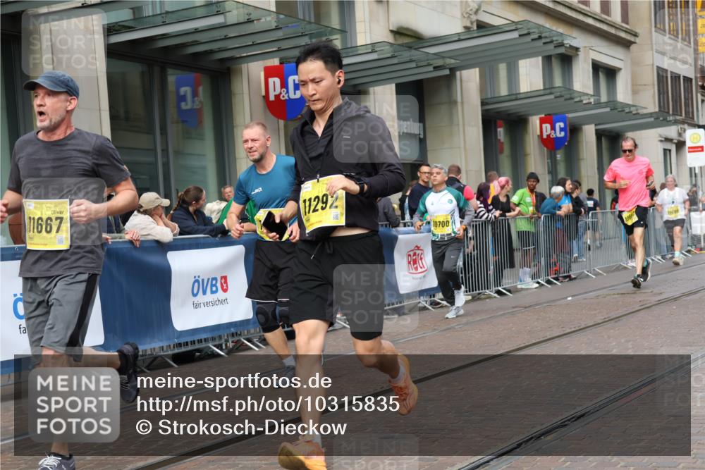 13.09.2026 - 21. swb-Marathon Bremen Strokosch-Dieckow http://msf.ph/oto/10315835 13.09.2026 10:57:07 Ziel 10166, 10177, 10226, 10300, 10394, 10517, 10518, 10578, 10687, 10969, 11106, 11245, 11365, 11480, 11498, 11609, 11667, 11734, 11965, 11966, 12037, 12111, 12263, 12372, 12382, 12383, 12400, 12411, 10157, 10408, 10578, 10610, 10700, 10772, 11000, 11079, 11236, 11292, 11328, 11484, 11667, 11872, 11946, 12032, 12284, 12434 meine-sportfotos.de