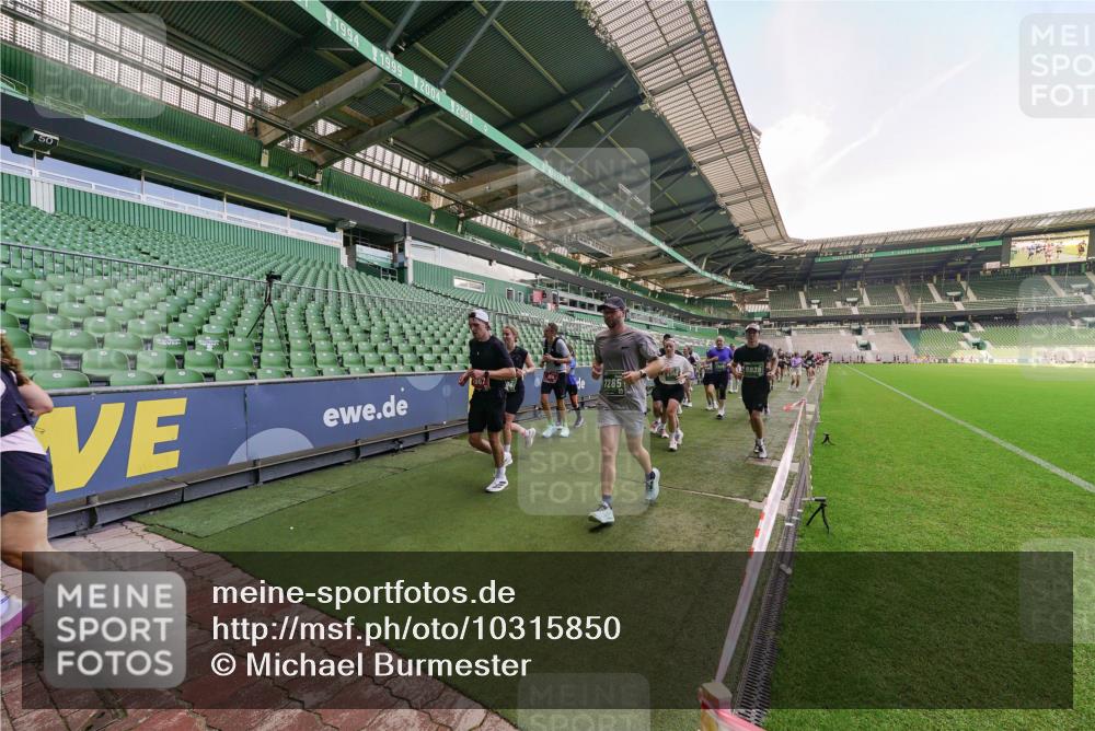 13.09.2026 - 21. swb-Marathon Bremen Michael Burmester http://msf.ph/oto/10315850 13.09.2026 13:12:22 Laufen im Stadion 118, 183, 265, 349, 514, 695, 702, 703, 843, 933, 984, 1113, 1226, 1286, 1334, 1435, 1641, 1849, 1851, 1936, 1952, 2005, 2248, 2264, 2281, 2299, 2330, 2336, 2353, 2375, 2377, 2398, 2426, 2439, 2443, 2461, 2478, 2505, 2531, 2589, 2659, 2669, 2673, 2684, 2765, 2792, 2804, 2815, 2822, 2836, 2850, 2860, 2884, 2895, 2907, 2963, 2966, 2975, 2976, 3027, 3079, 3082, 3143, 3155, 3159, 3253, 3293, 3308, 3328, 3349, 3352, 3434, 3442, 549, 800 meine-sportfotos.de