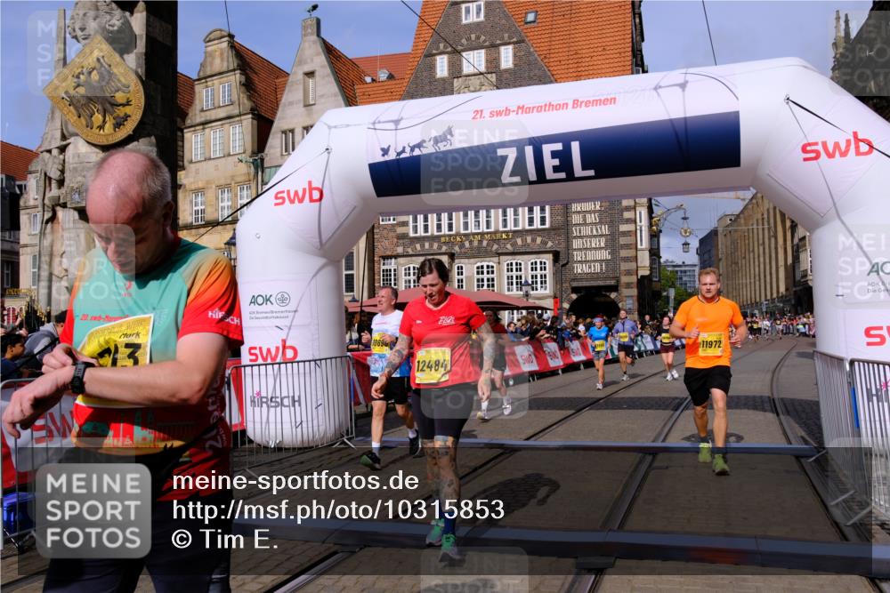 13.09.2026 - 21. swb-Marathon Bremen Tim E. http://msf.ph/oto/10315853 13.09.2026 10:56:14 Ziel 10298, 10374, 10690, 10703, 10952, 11790, 11972, 12061, 12108, 12143, 12484, 13565 meine-sportfotos.de