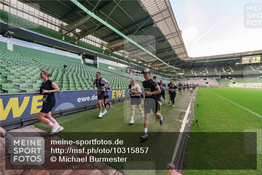 13.09.2026 - 21. swb-Marathon Bremen Michael Burmester http://msf.ph/oto/10315857 13.09.2026 13:12:23 Laufen im Stadion 118, 183, 265, 349, 514, 695, 702, 703, 843, 933, 984, 1113, 1226, 1286, 1334, 1435, 1641, 1849, 1851, 1936, 1952, 2005, 2248, 2264, 2281, 2299, 2330, 2336, 2353, 2375, 2377, 2398, 2426, 2439, 2443, 2461, 2478, 2505, 2531, 2589, 2659, 2669, 2673, 2684, 2765, 2773, 2792, 2804, 2815, 2822, 2836, 2850, 2860, 2884, 2895, 2907, 2963, 2966, 2975, 2976, 3027, 3079, 3082, 3143, 3155, 3159, 3253, 3293, 3308, 3313, 3328, 3349, 3352, 3434, 3442, 549, 800 meine-sportfotos.de