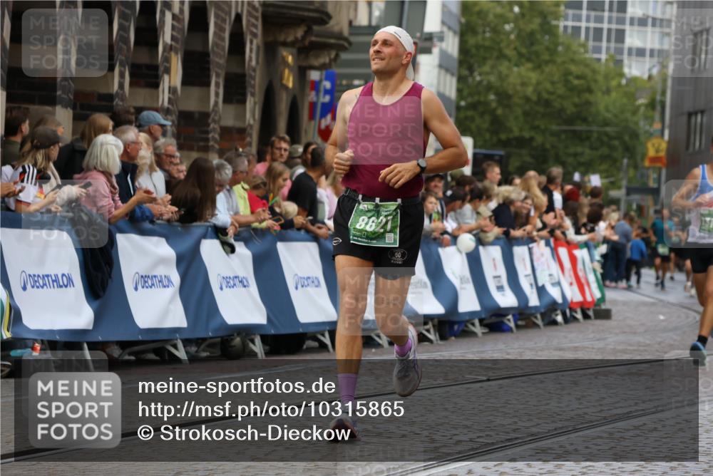 13.09.2026 - 21. swb-Marathon Bremen Strokosch-Dieckow http://msf.ph/oto/10315865 13.09.2026 13:06:21 Ziel 681, 1745, 3297, 3466, 4614, 4712, 5803, 6058, 6686, 7336, 7399, 8334, 8706, 8877, 8983, 9429, 9918, 1770, 1921, 2832, 4777, 7590, 8621, 13148 meine-sportfotos.de