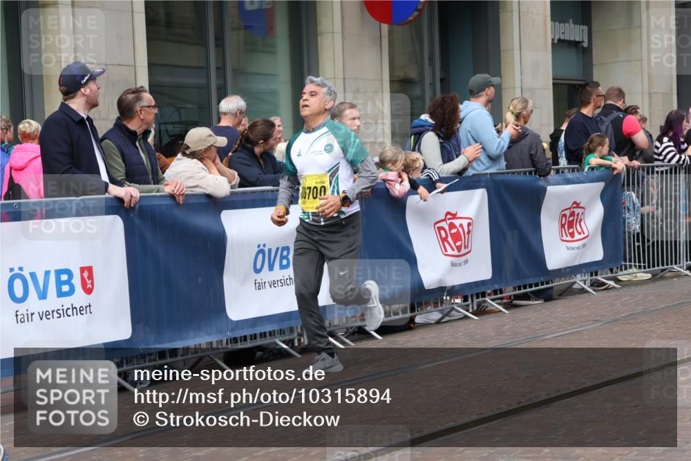 13.09.2026 - 21. swb-Marathon Bremen Strokosch-Dieckow http://msf.ph/oto/10315894 13.09.2026 10:57:09 Ziel 10166, 10177, 10226, 10300, 10394, 10517, 10518, 10687, 10969, 11106, 11245, 11365, 11480, 11498, 11609, 11734, 11965, 11966, 12037, 12111, 12222, 12263, 12372, 12382, 12383, 12400, 12411, 10157, 10166, 10408, 10578, 10610, 10700, 10772, 10969, 11000, 11079, 11236, 11292, 11328, 11484, 11667, 11946, 12032, 12284, 12434 meine-sportfotos.de