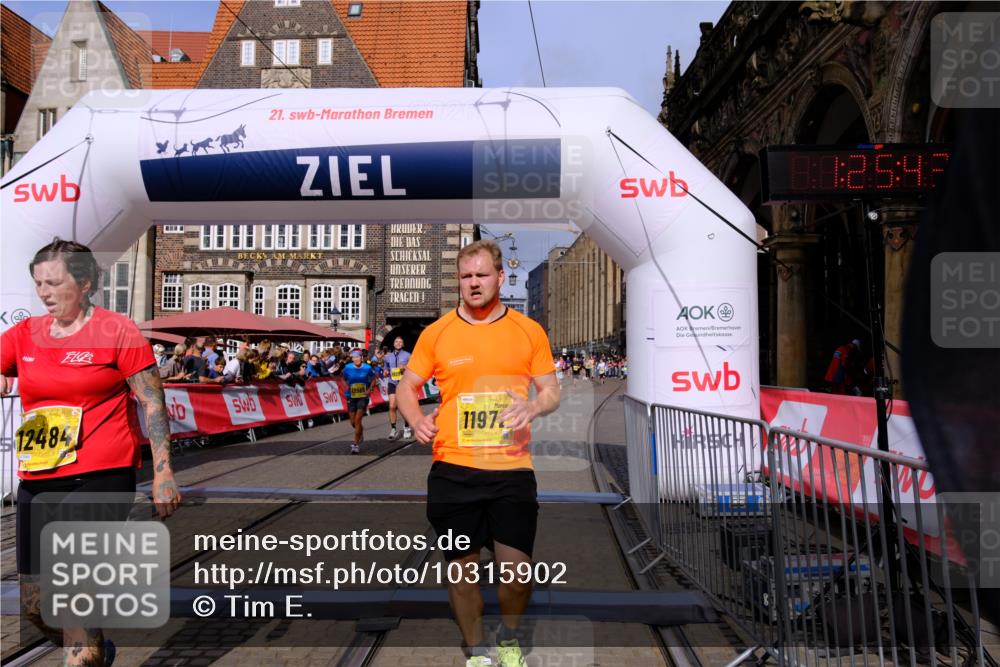 13.09.2026 - 21. swb-Marathon Bremen Tim E. http://msf.ph/oto/10315902 13.09.2026 10:56:16 Ziel 10298, 10374, 10690, 10703, 10949, 11219, 11790, 11972, 12061, 12143, 12476, 12484, 13565 meine-sportfotos.de