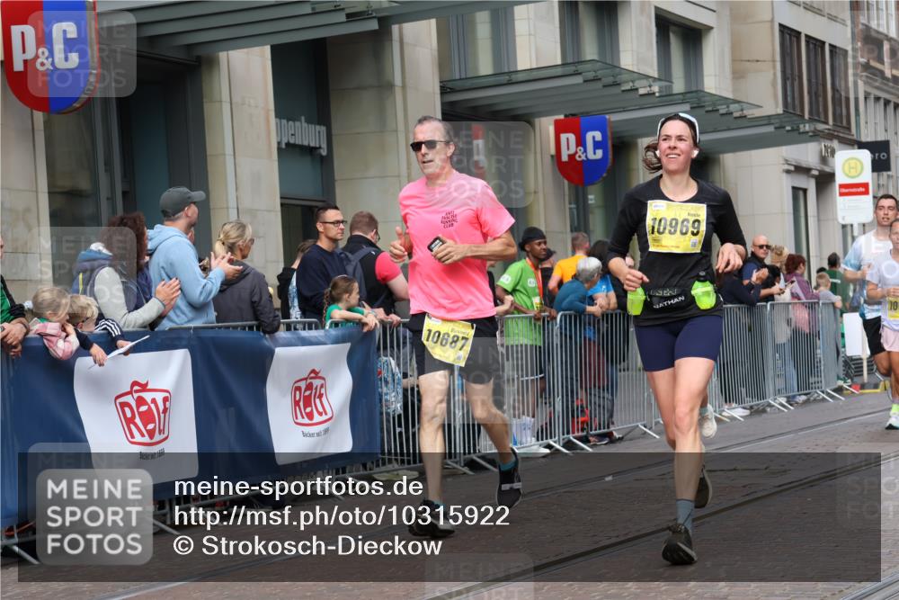 13.09.2026 - 21. swb-Marathon Bremen Strokosch-Dieckow http://msf.ph/oto/10315922 13.09.2026 10:57:09 Ziel 10166, 10177, 10226, 10300, 10394, 10517, 10518, 10687, 10969, 11106, 11245, 11365, 11480, 11498, 11609, 11734, 11965, 11966, 12037, 12111, 12222, 12263, 12372, 12382, 12383, 12400, 12411, 10157, 10166, 10408, 10578, 10610, 10700, 10772, 10969, 11000, 11079, 11236, 11292, 11328, 11484, 11667, 11946, 12032, 12284, 12434 meine-sportfotos.de