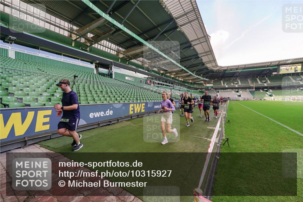 13.09.2026 - 21. swb-Marathon Bremen Michael Burmester http://msf.ph/oto/10315927 13.09.2026 13:12:30 Laufen im Stadion 118, 183, 265, 278, 349, 514, 576, 695, 702, 703, 843, 933, 950, 1005, 1113, 1143, 1226, 1286, 1334, 1435, 1641, 1849, 1851, 1936, 1952, 1991, 2005, 2248, 2264, 2281, 2299, 2336, 2353, 2375, 2377, 2398, 2426, 2439, 2461, 2478, 2505, 2612, 2659, 2665, 2669, 2673, 2684, 2765, 2773, 2792, 2804, 2815, 2822, 2850, 2860, 2884, 2895, 2907, 2921, 2963, 2966, 2975, 2976, 3027, 3079, 3082, 3143, 3155, 3159, 3253, 3293, 3308, 3313, 3328, 3349, 3352, 3434, 3442, 549 meine-sportfotos.de